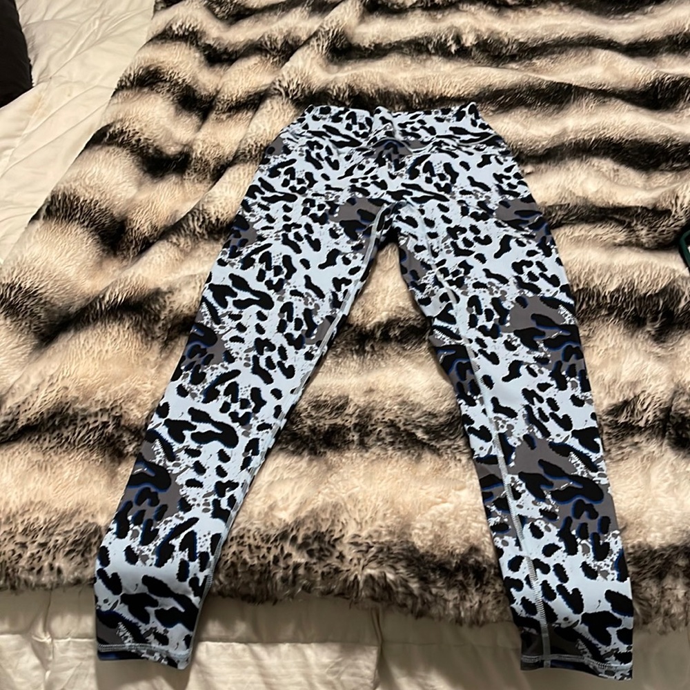 Kamo fitness animal print leggings size small